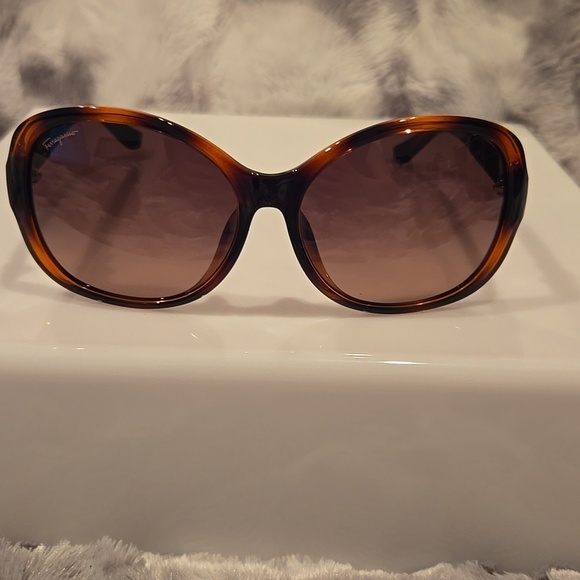 Salvatore Ferragamo Tortoise Shell Brown Gradient Sunglasses Brand New in Case main image 8